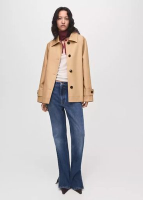 米色大翻领 oversized 派克大衣