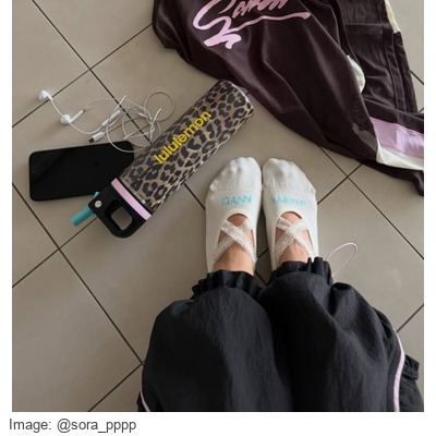 lululemon x GANNI Find Your Balance荷叶边止滑袜·拼色