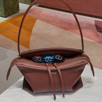 Loewe Small Whisker干邑色小牛皮包