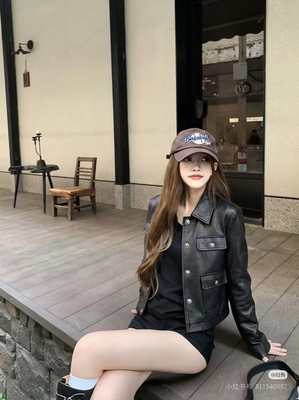 黑色贴袋皮夹克