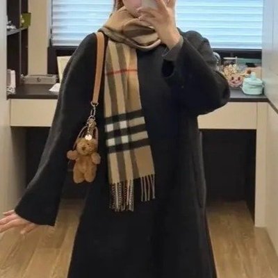 Burberry 格纹羊绒围巾