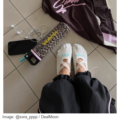 lululemon x GANNI Find Your Balance荷叶边止滑袜·拼色