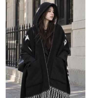 Burberry黑色羊驼毛混纺连帽围巾