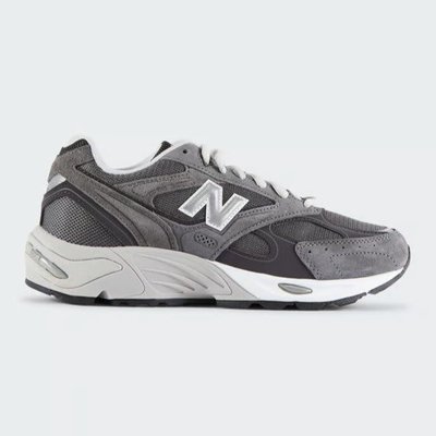 New Balance 880R灰色运动鞋
