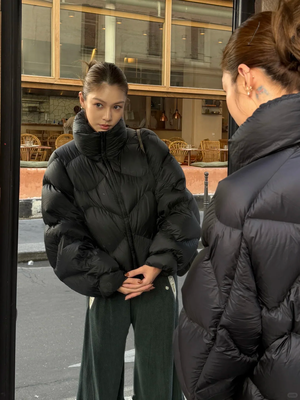 女士轻薄短款绗缝羽绒服